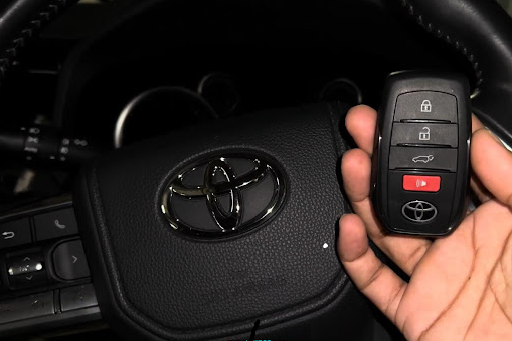 chìa khóa xe Toyota giá rẻ